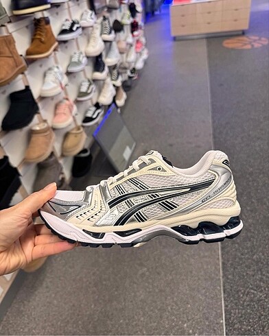 Asics Kayano white