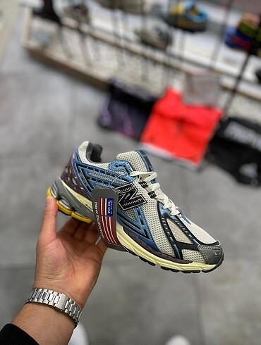 New Balance 1906R