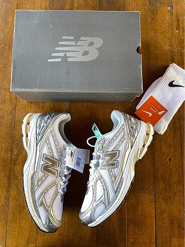 New Balance 1906R