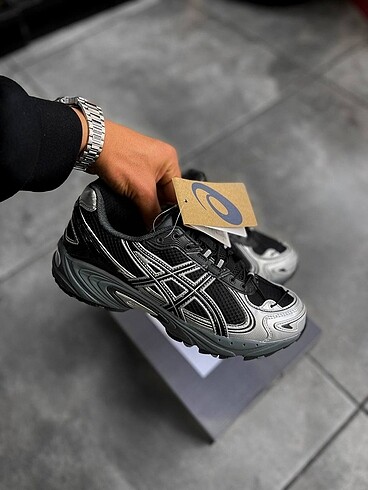 Asics TR V4 Black