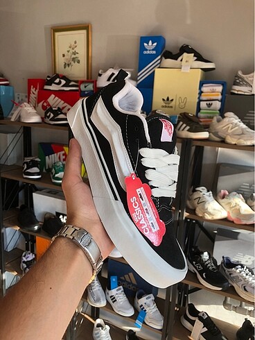 Vans Knu Skool