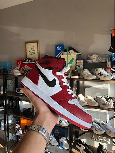 Nike Air Jordan 1 Mid Chicago