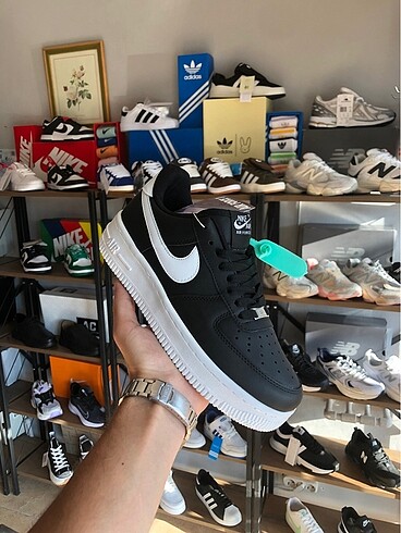 Nike Air Force 1 Black White