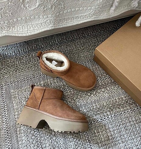UGG TOPUKLU