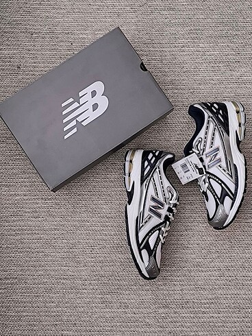 New Balance 1906