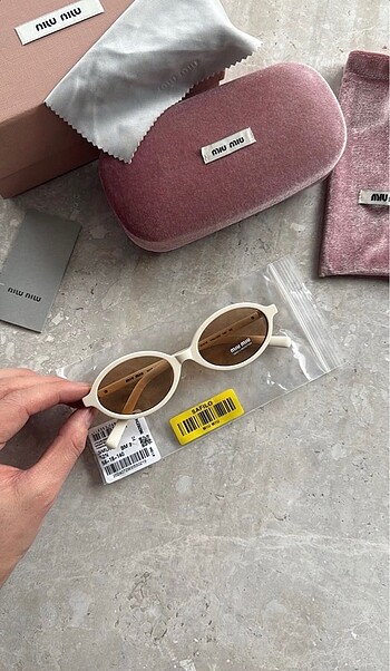 MIU MIU SUNGLASSES