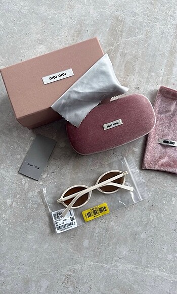 Miu Miu MIU MIU SUNGLASSES