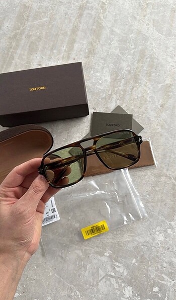 Beden TOM FORD SUNGLASSES