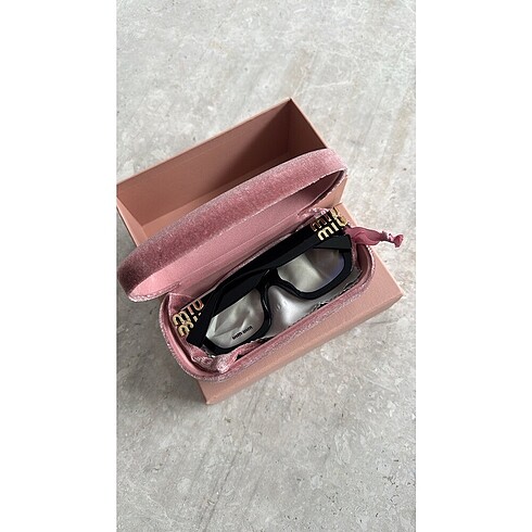 MIU MIU SUNGLASSES