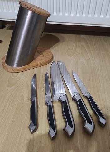 Bıçak Seti ve Kütüğü 