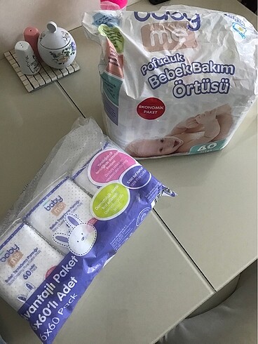 Bebek bakım örtüsü ve pamuk