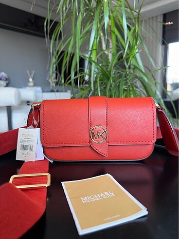  Beden kırmızı Renk Michael Kors askılı çanta