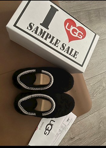 UGG Kadın Siyah Örgü Detaylı Terlik - Görsel 3