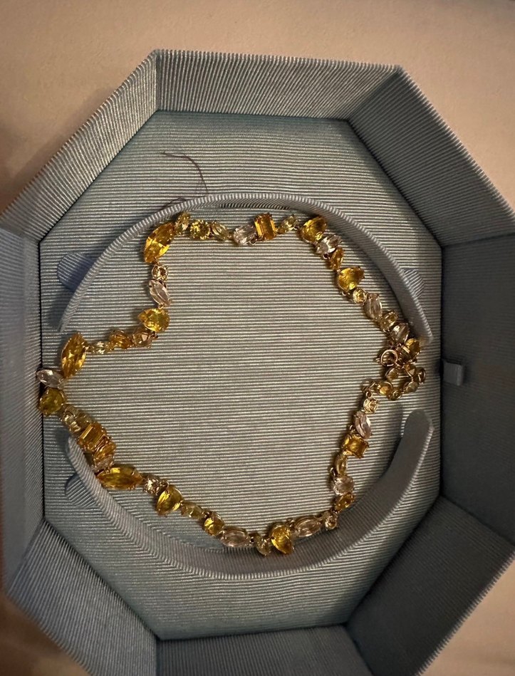 Swarovski Mini Altın Renkli Yılan Desenli Kolye - Görsel 2