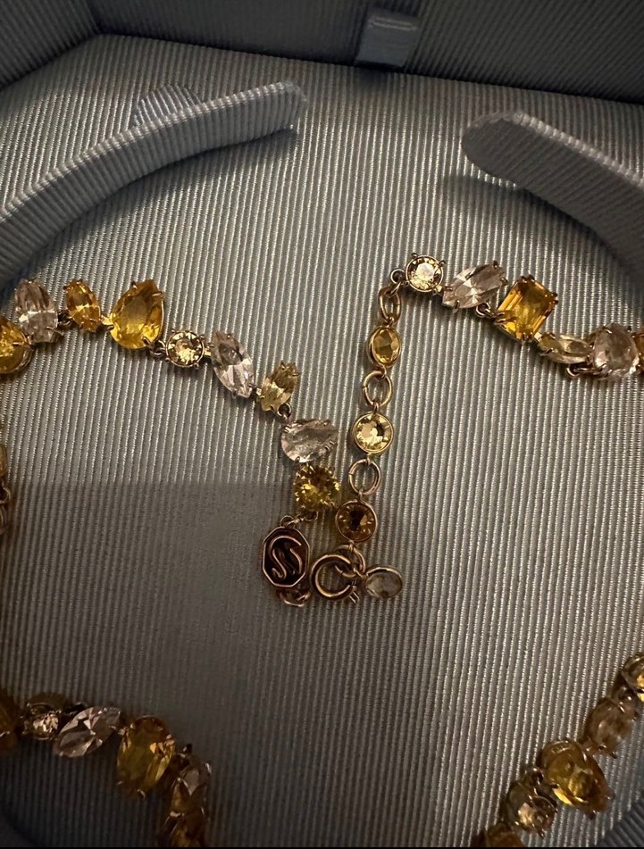 Swarovski Mini Altın Renkli Yılan Desenli Kolye - Görsel 3