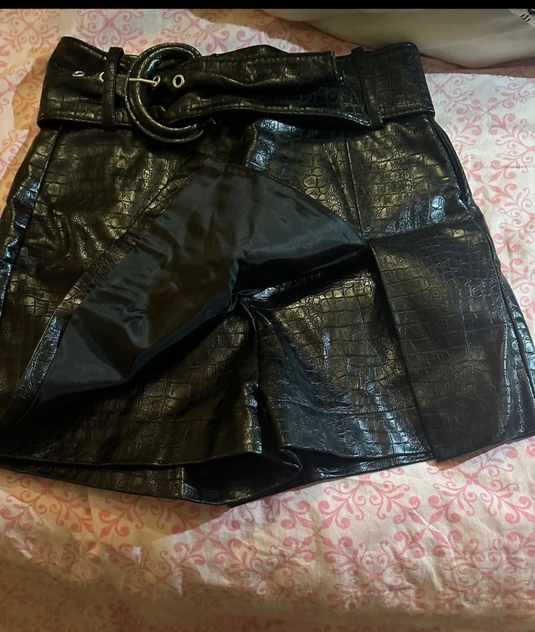 Siyah Yılan Desenli Deri Mini Etek - Görsel 4