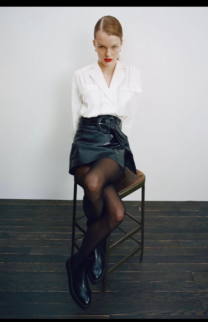 Siyah Yılan Desenli Deri Mini Etek - Görsel 2