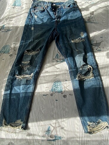 h&m yirtik mom jean