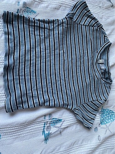 s Beden h&m mavi kisa kollu crop