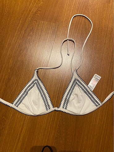 Kaydırmalı bikini üstleri ve altları