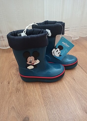 LC Waikiki LCW çocuk cizmesi