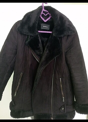 Stradivarius marka mont