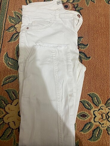 Beyaz dar pantolon