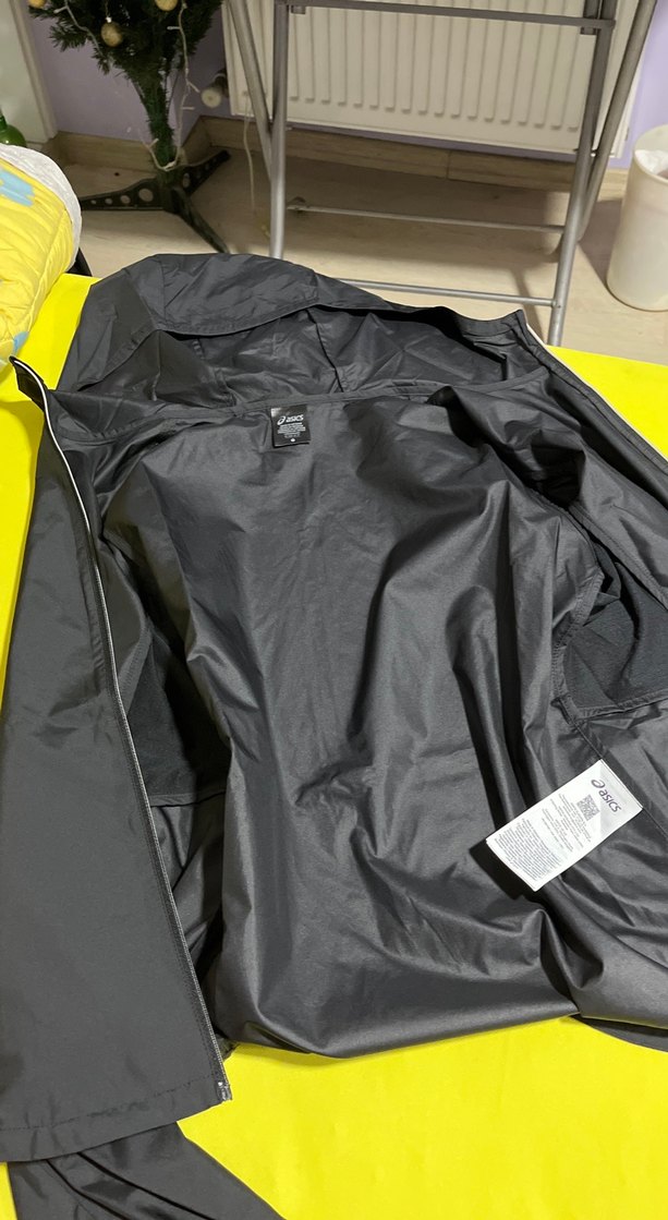 Siyah Kapüşonlu Fermuarlı Yağmurluk - Görsel 3