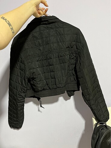Bershka Crop kapitone ceket