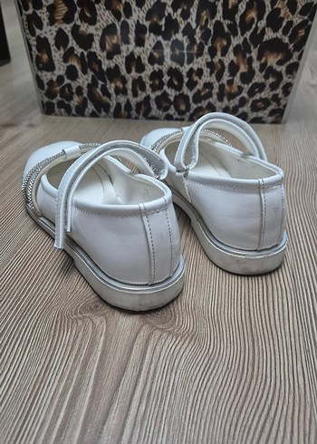 Beyaz Tokalı Kız Çocuk Babet Ayakkabı - Görsel 4