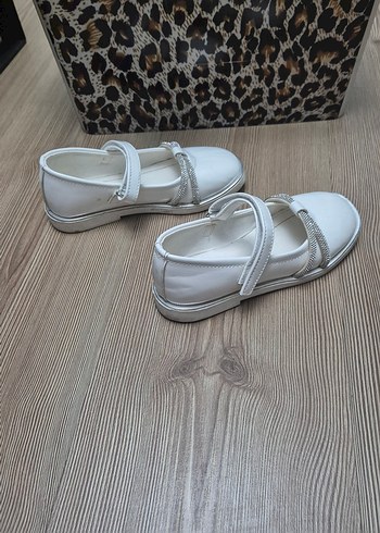 Beyaz Tokalı Kız Çocuk Babet Ayakkabı - Görsel 5