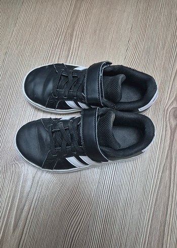 28 Beden siyah Renk Erkek Çocuk Siyah Adidas Spor Ayakkabı