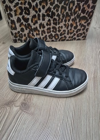 28 Beden Erkek Çocuk Siyah Adidas Spor Ayakkabı