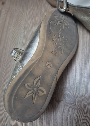 Kız Çocuk Altın Renkli Tokalı Babet - Görsel 6