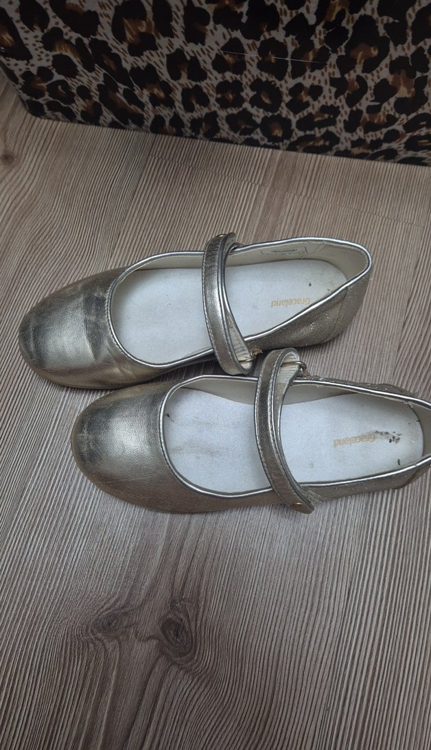 Kız Çocuk Altın Renkli Tokalı Babet - Görsel 4