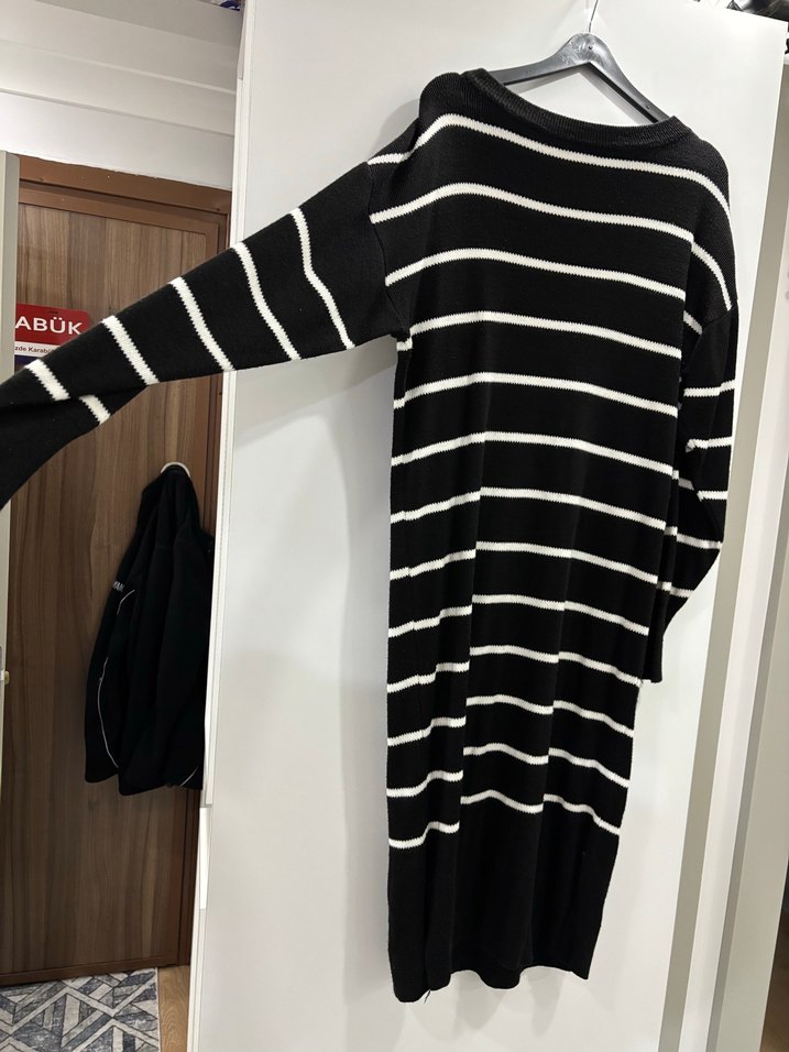 Siyah Beyaz Çizgili Uzun Triko Elbise - Görsel 2