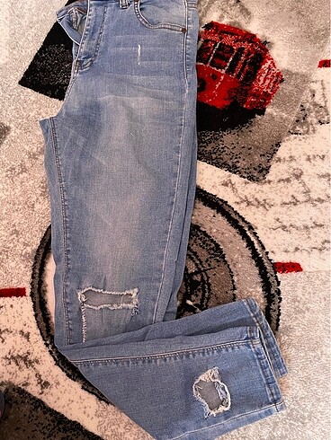 38 Beden Yırtık, skinny jean.