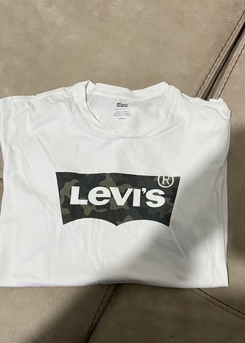 Levis Levi S Beyaz Baskili Kisa Kollu Erkek Tisort