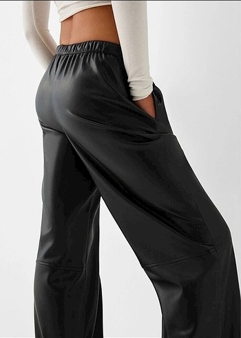 Bershka Siyah Deri Rahat Kesim Kadın Pantolon