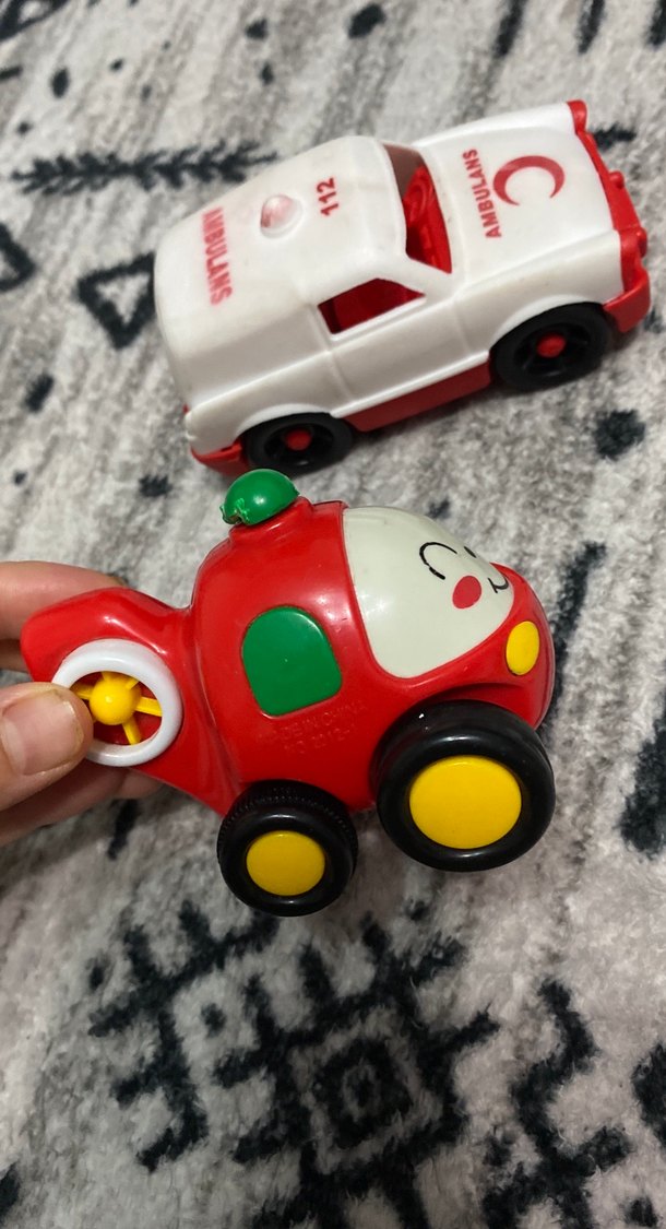 Renkli Kırmızı Oyuncak Arabalar - Görsel 2