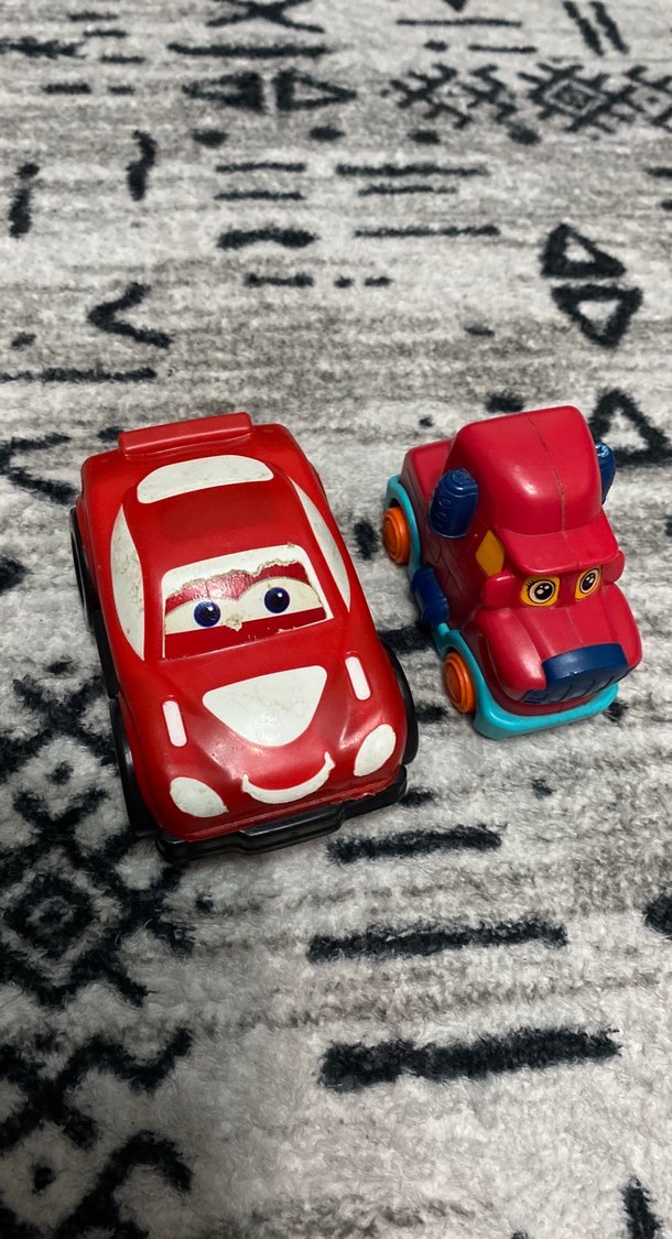 Renkli Kırmızı Oyuncak Arabalar - Görsel 2
