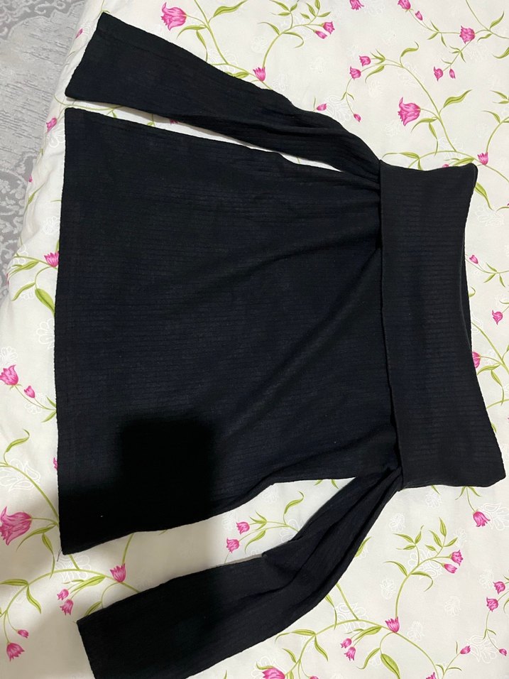 drapeli uzun kollu omzu düşük bluz - Görsel 3