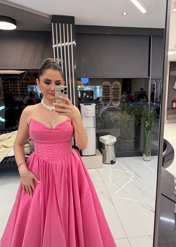 Pembe Drapeli Uzun Straplez Kadın Abiye - Görsel 3