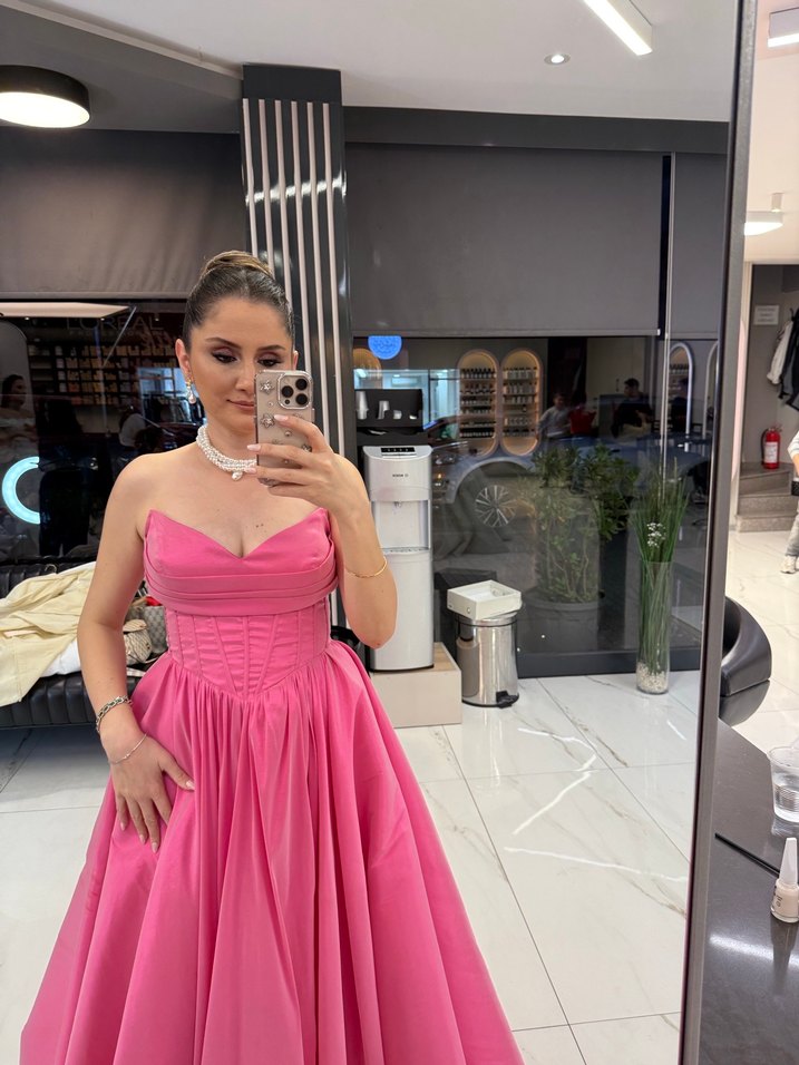 Pembe Drapeli Uzun Straplez Kadın Abiye - Görsel 3