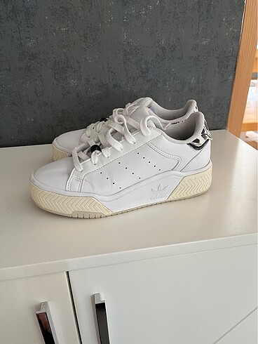 Adidas spor ayakkabı