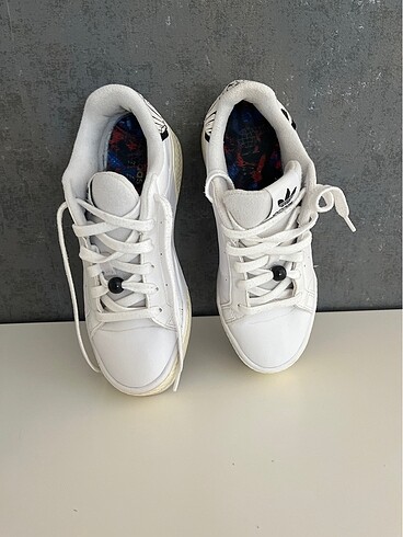 38 Beden beyaz Renk Adidas spor ayakkabı