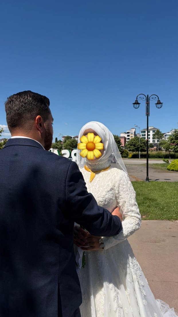 Zarif Ekru Dantelli Tesettür Gelinlik — görsel 3/7