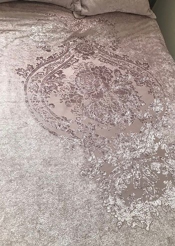 Gri Nakışlı Yatak Örtüsü - Görsel 3