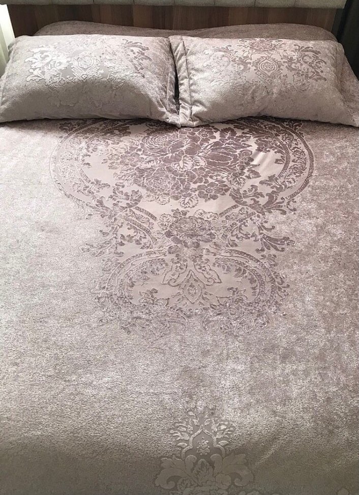 Gri Nakışlı Yatak Örtüsü - Görsel 2