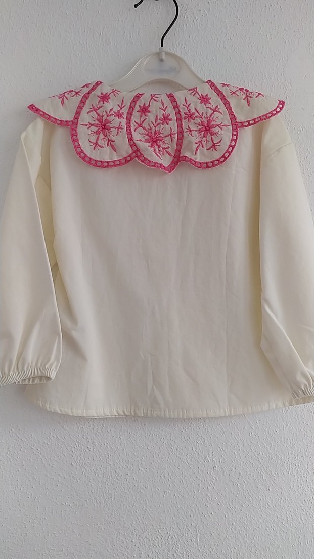 Nakışlı Yakalı Kız Gömlek - Görsel 2